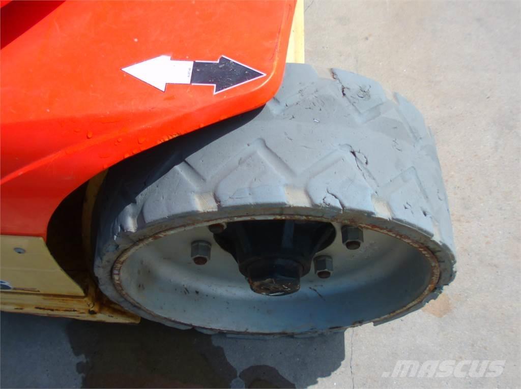 JLG Toucan 12E+ Вертикальные мачтовые подъемники