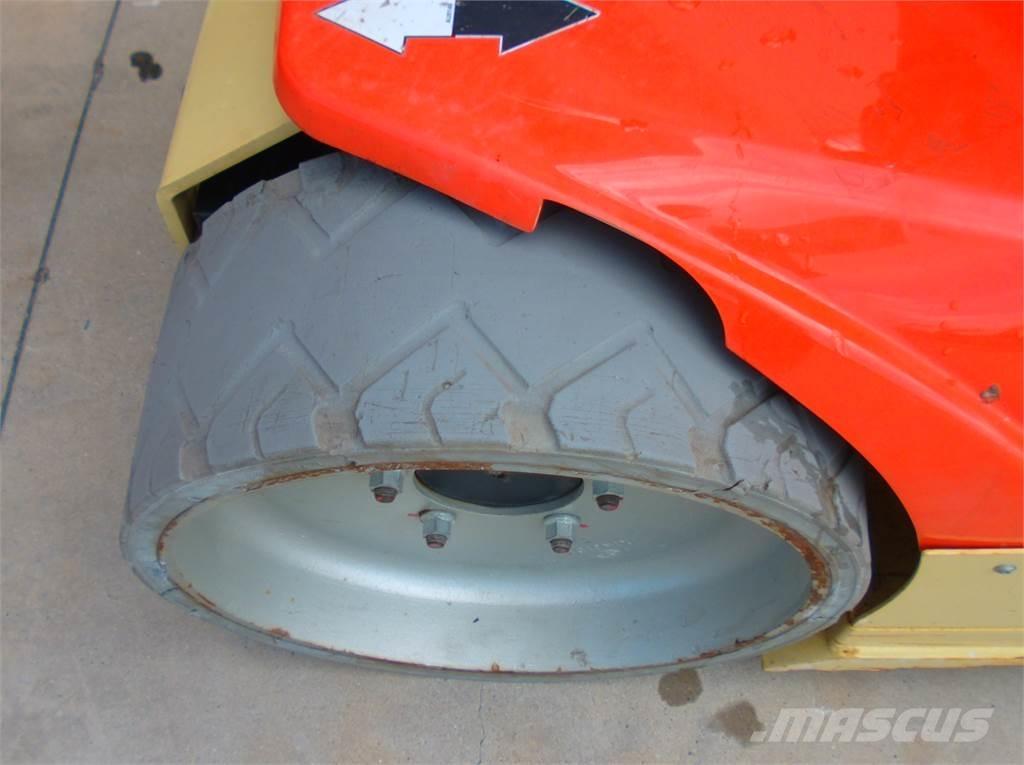JLG Toucan 12E+ Вертикальные мачтовые подъемники