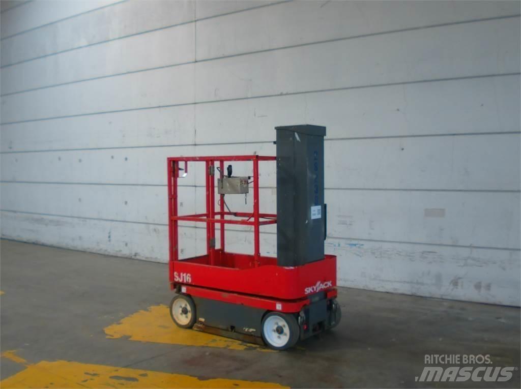 SkyJack SJ16 Вертикальные мачтовые подъемники