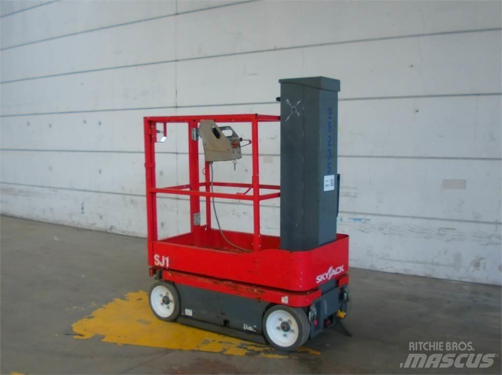 SkyJack SJ16 Вертикальные мачтовые подъемники