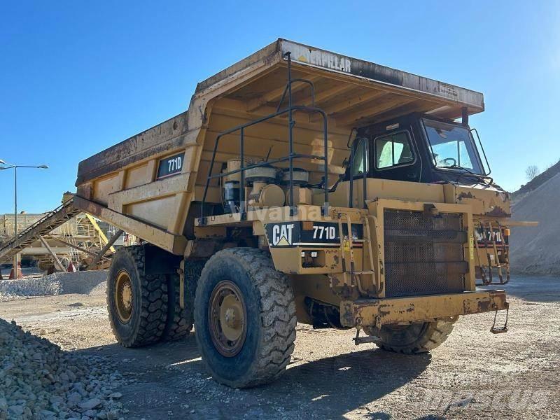 CAT 771D Карьерные самосвалы