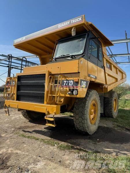 CAT 771D Карьерные самосвалы