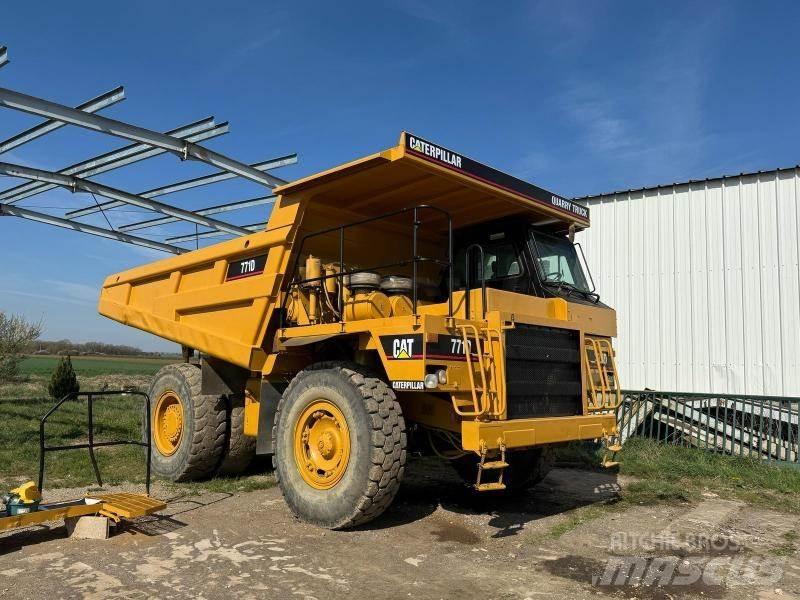 CAT 771D Карьерные самосвалы