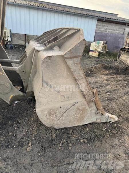 CAT 973C Гусеничные фронтальные погрузчики