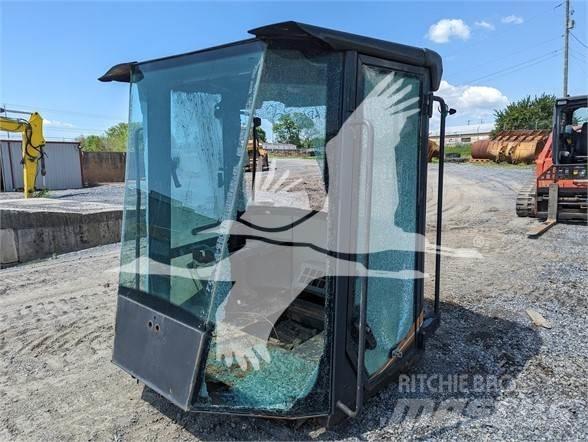 CASE  Кабины и интерьер