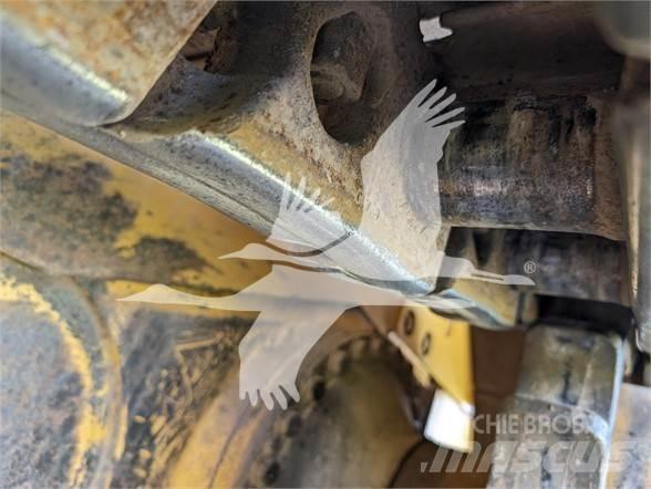 CAT D8T Гусеничные бульдозеры