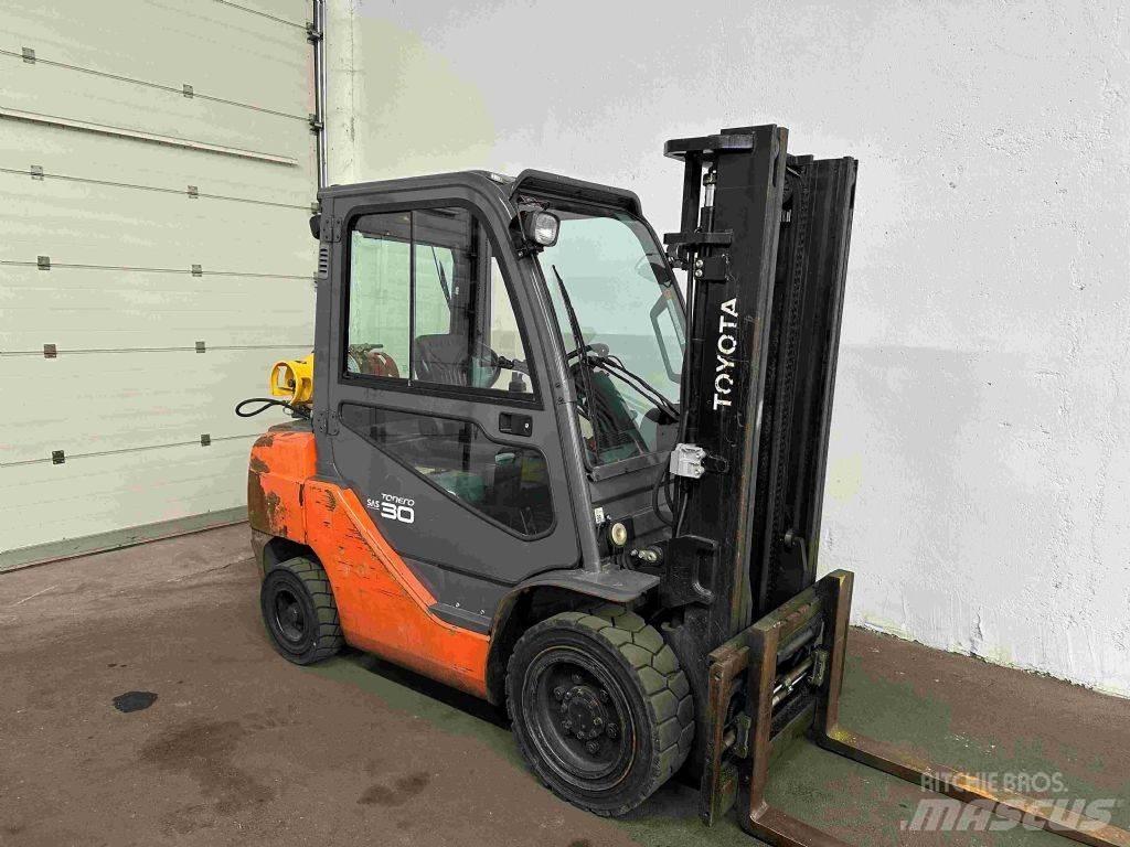 Toyota 02-8FGF30 Газовые погрузчики