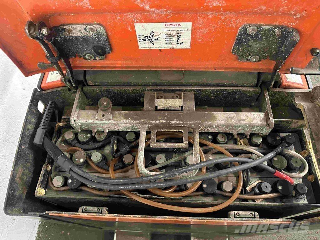 Toyota LPE 200 Ручные электрические тележки
