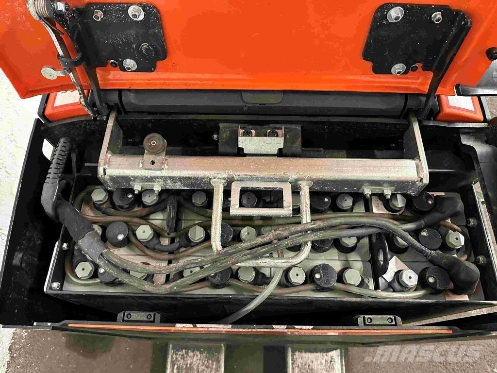 Toyota LPE 200 Ручные электрические тележки