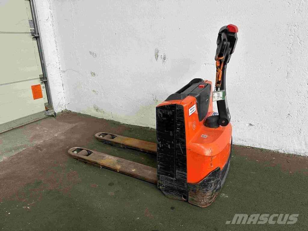 Toyota LWE 140 Ручные электрические тележки