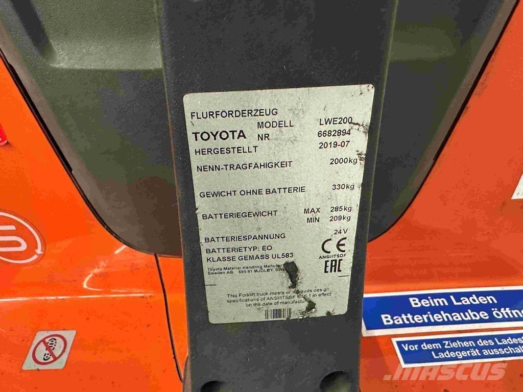 Toyota LWE 200 Ручные электрические тележки