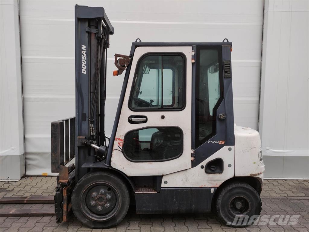 Doosan D25S-5 Дизельные погрузчики