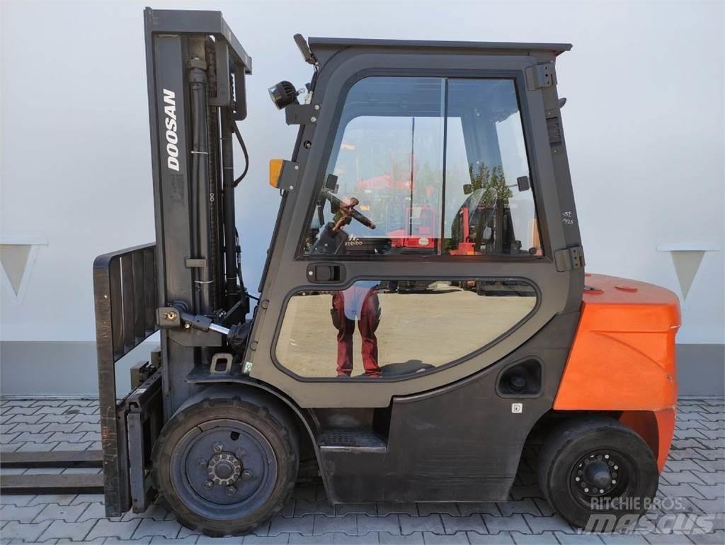 Doosan D30 GP Дизельные погрузчики