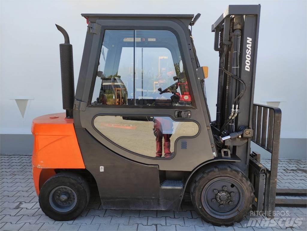 Doosan D30 GP Дизельные погрузчики