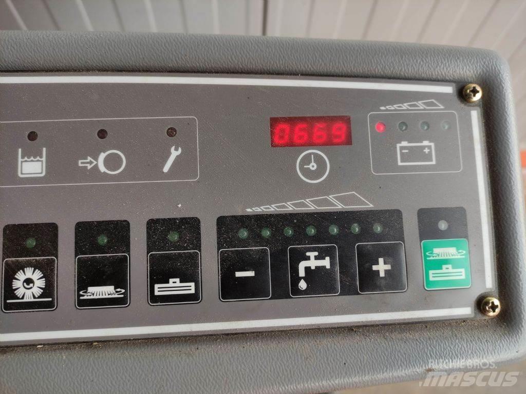 Hako B140R Вакуумные уборочные машины