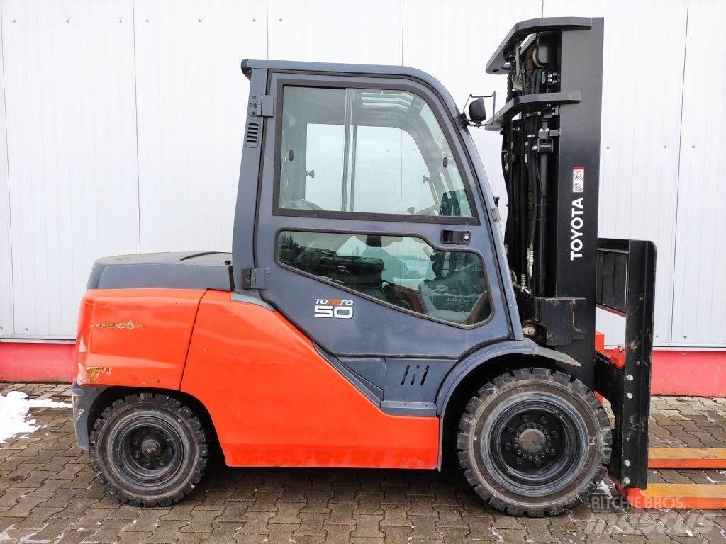 Toyota 40-8FD50N Дизельные погрузчики