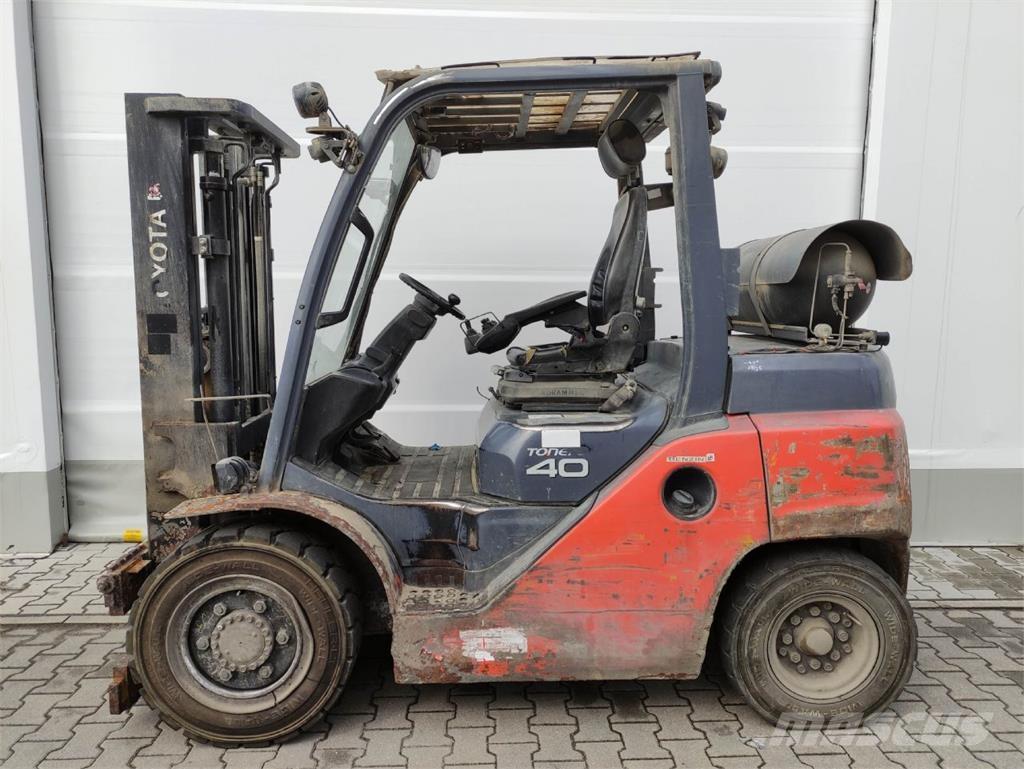 Toyota 8FG35N Газовые погрузчики